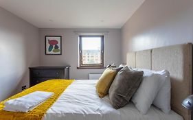 Stunning 1 Bed Merchant City Apartment With Parking